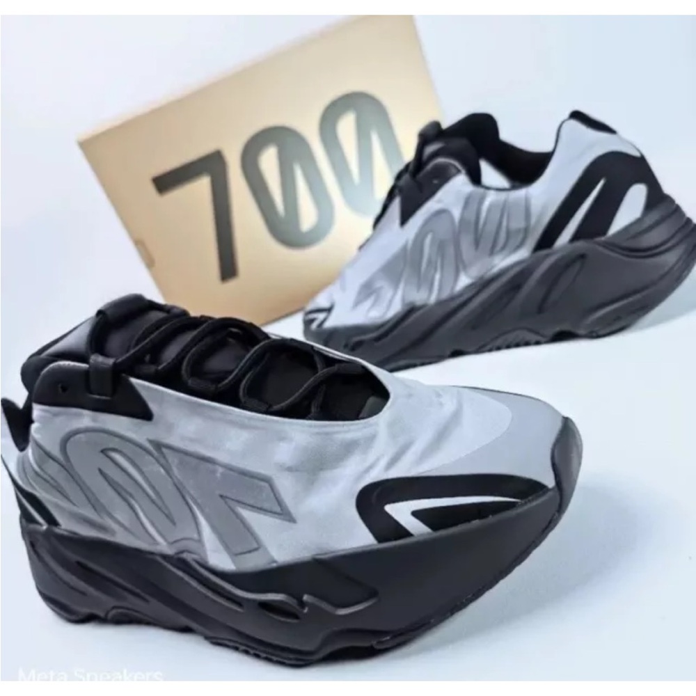 Yeezy boost 700 mnvn metallic silver